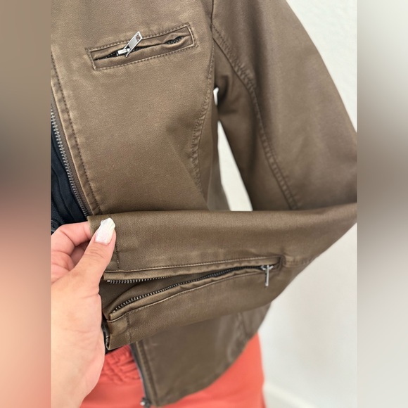 NWT Wild Fable Women's Zip-Up Winter Faux Leather Racing Jacket Brown - Picture 4 of 10